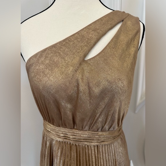 Ever New Elegant Gold Metallic One-Shoulder Cut Out Pleated Maxi Dress (Size 4) - Picture 9 of 15